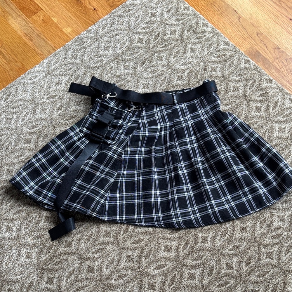 SHEIN Black and White Plaid Skater Skirt with Belt Details